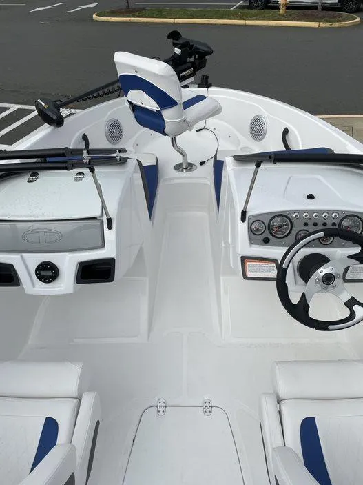 Slide: The Image of 2024 Tahoe 185 S boat interior with white and blue seating, steering wheel, and control panel. - 6