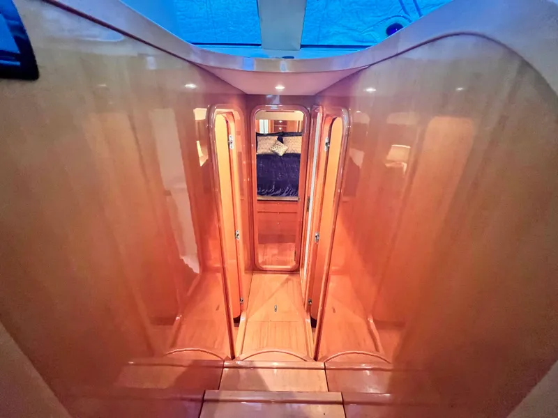 Slide: The Image of Uniesse Flybridge 48 2001 - 54