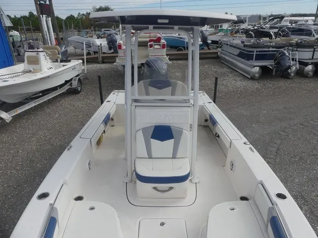 Slide: The Image of Robalo 226 Cayman 2024 - 14