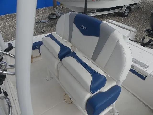 Slide: The Image of Robalo 226 Cayman 2024 - 16