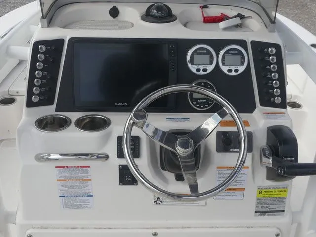 Slide: The Image of Robalo 226 Cayman 2024 - 17