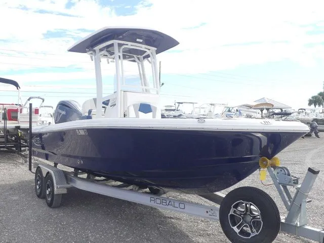 Slide: The Image of Robalo 226 Cayman 2024 - 3