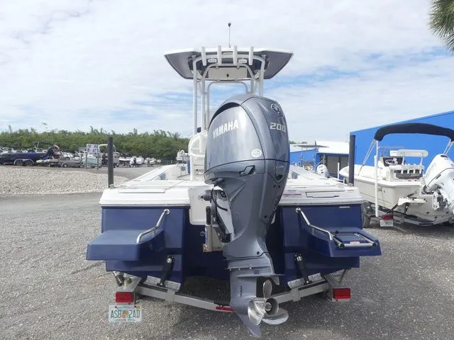 Slide: The Image of Robalo 226 Cayman 2024 - 5