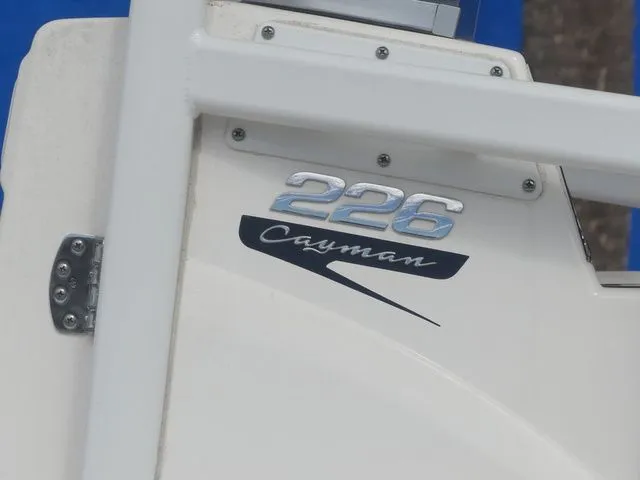 Slide: The Image of Robalo 226 Cayman 2024 - 9