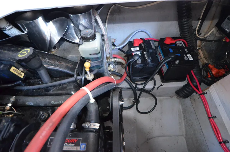 Slide: The Image of Engine compartment of 2000 Chaparral Signature 270 with battery and wiring. - 21