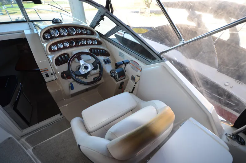 Slide: The Image of 2000 Chaparral Signature 270 boat cockpit with steering wheel and instrument panel. - 7