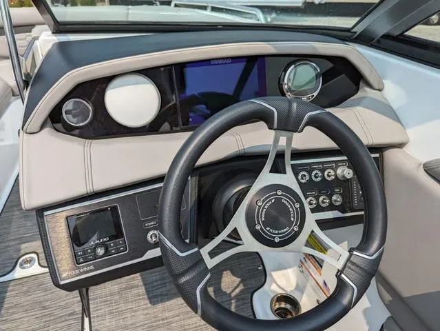 Slide: The Image of Four Winns HD5 OB 2023 - 10