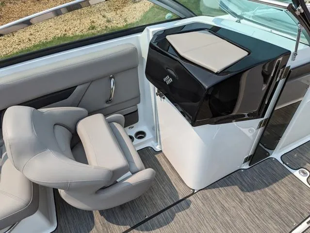 Slide: The Image of Four Winns HD5 OB 2023 - 11