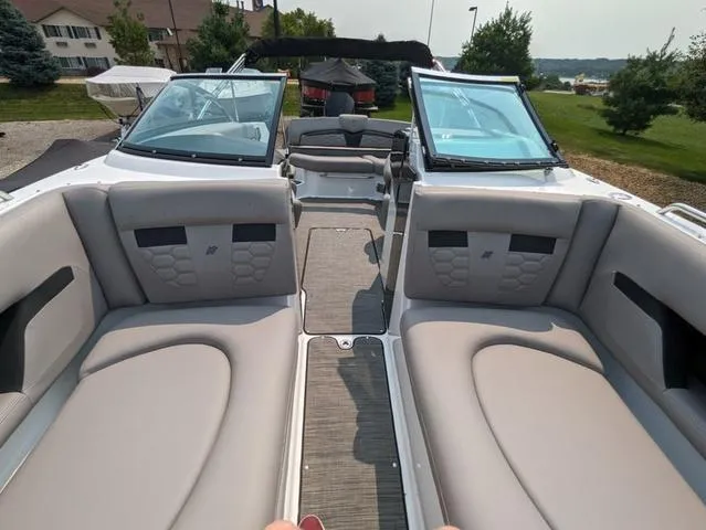 Slide: The Image of Four Winns HD5 OB 2023 - 13