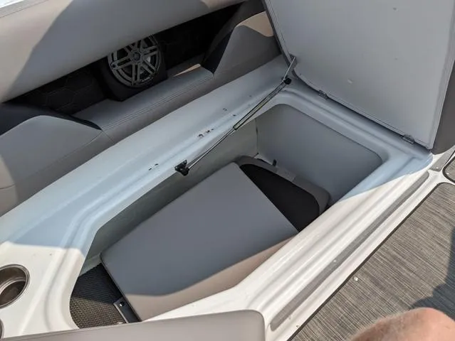 Slide: The Image of Four Winns HD5 OB 2023 - 14