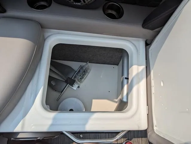 Slide: The Image of Four Winns HD5 OB 2023 - 18