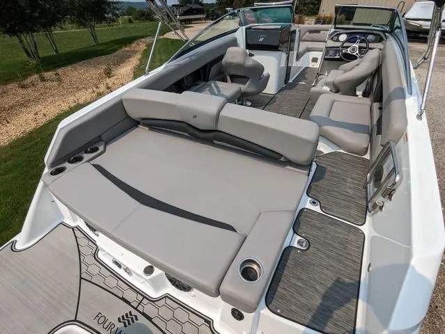 Slide: The Image of Four Winns HD5 OB 2023 - 5