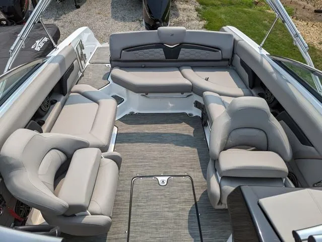 Slide: The Image of Four Winns HD5 OB 2023 - 6