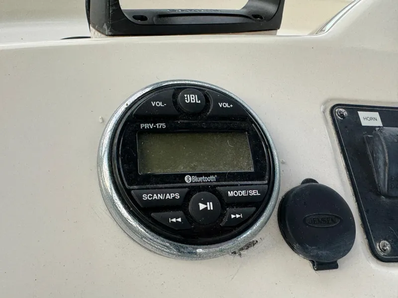 Slide: The Image of JBL PRV-175 Bluetooth stereo on 1996 Bayliner 3388 Command Bridge Motoryacht. - 38