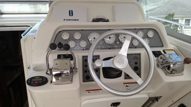 Slide: The Image of Dashboard of a 2004 Wellcraft 330 Coastal boat. - 14