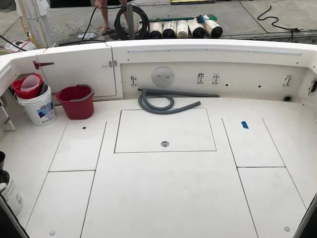 Slide: The Image of 2004 Wellcraft 330 Coastal boat deck with railing. - 24