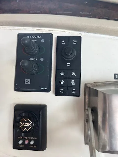 Slide: The Image of Control panel of a 1997 Sea Ray 500 Sundancer yacht. - 22