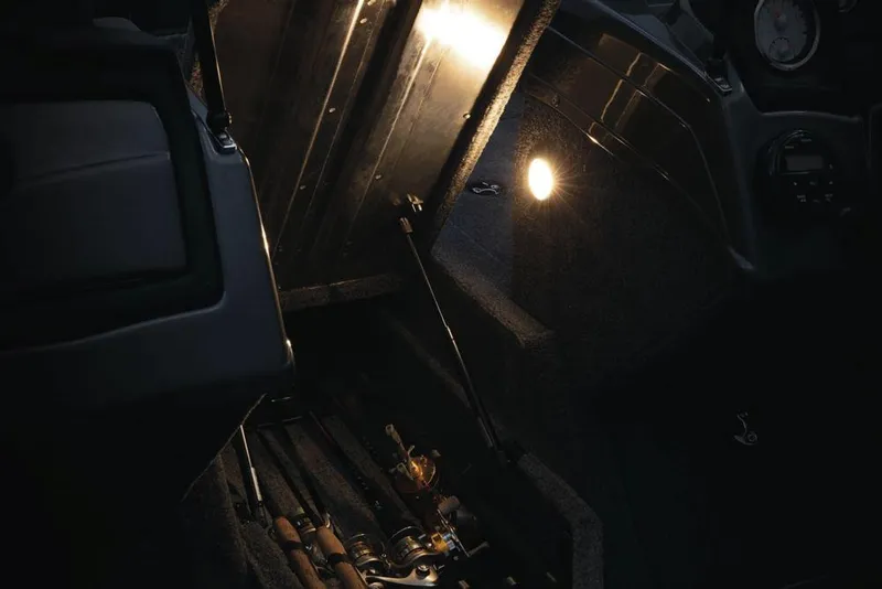 Slide: The Image of Tracker Pro Guide V-165 WT 2020 - 24