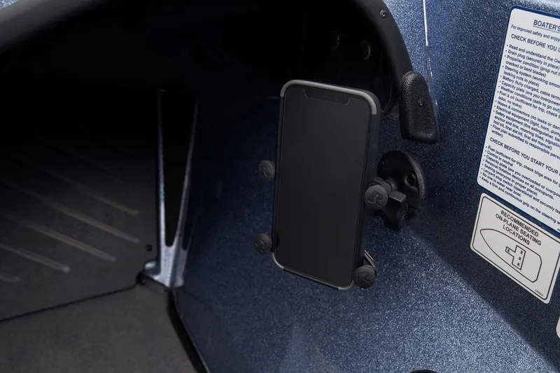 Slide: The Image of Phone mount on 2024 Nitro Z18 Pro boat dashboard. - 35