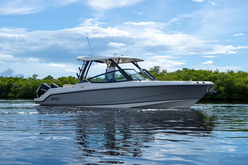 Slide: The Image of Boston Whaler 280 Vantage 2027 - 28