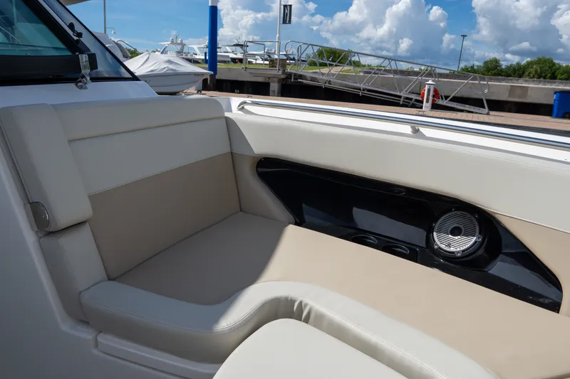 Slide: The Image of Boston Whaler 280 Vantage 2027 - 19