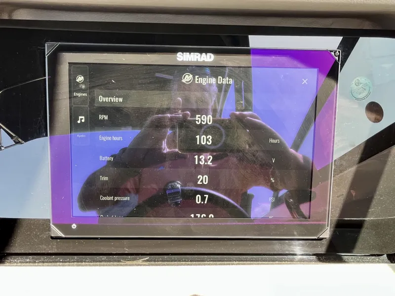 Slide: The Image of Sea Ray 270 SDX OB 2024 - 23
