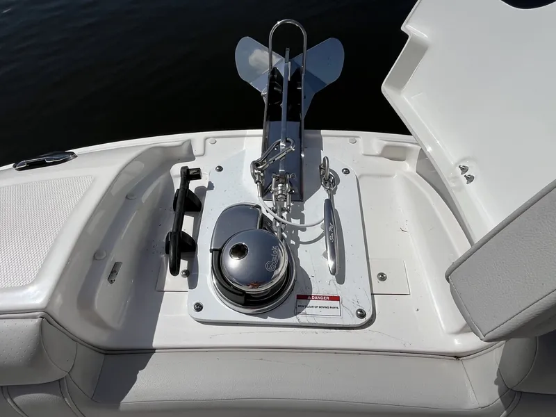 Slide: The Image of Sea Ray 270 SDX OB 2024 - 21