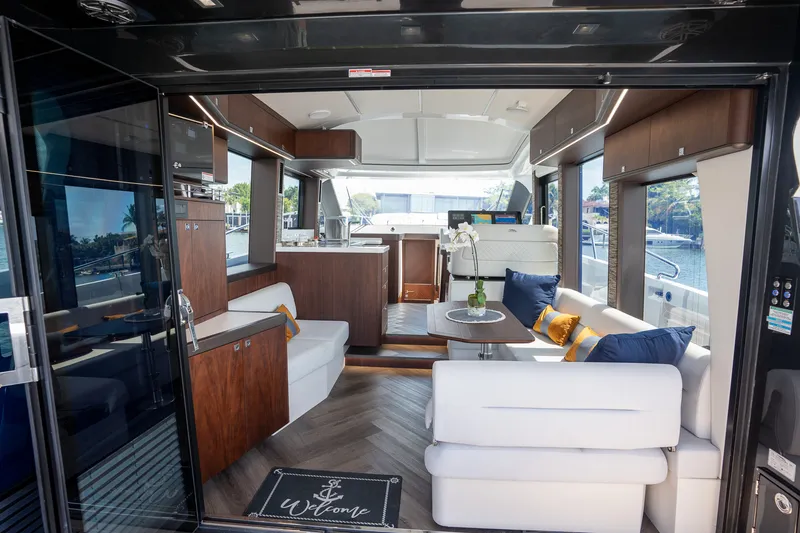 Slide: The Image of Galeon 450 HTC 2025 - 11