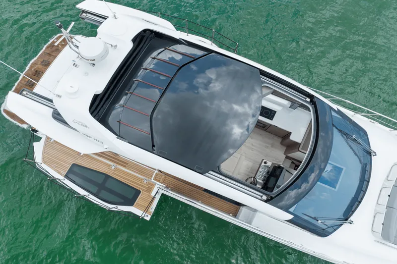 Slide: The Image of Galeon 450 HTC 2025 - 10