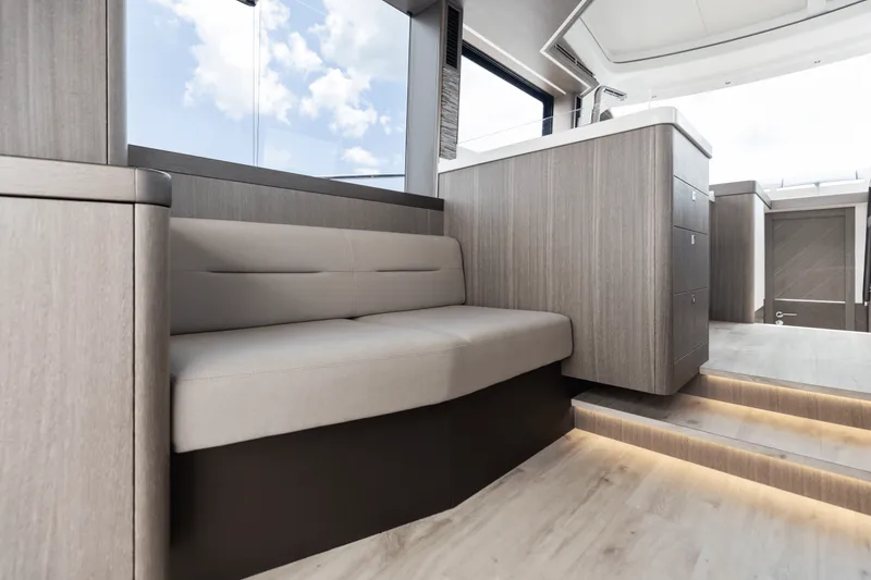 Slide: The Image of Galeon 450 HTC 2025 - 28