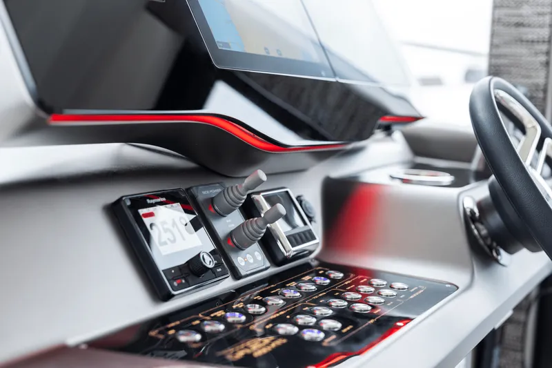 Slide: The Image of Galeon 450 HTC 2025 - 18