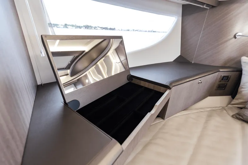 Slide: The Image of Galeon 450 HTC 2025 - 105