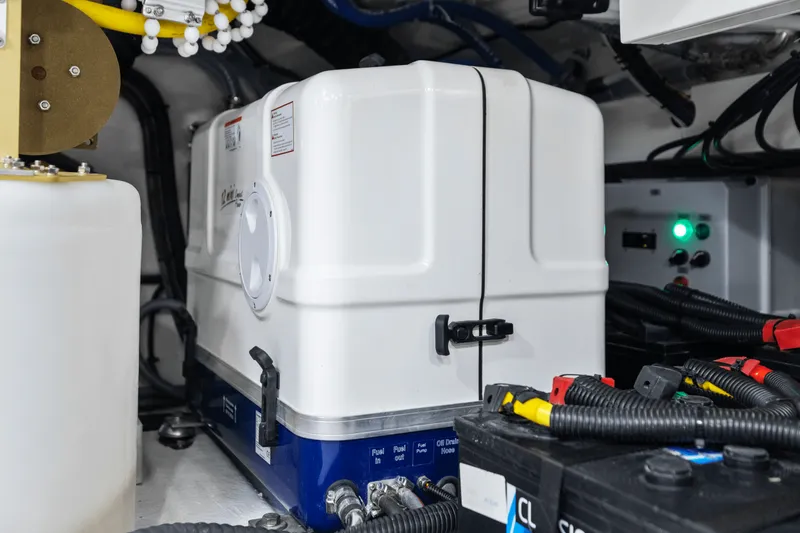 Slide: The Image of Galeon 450 HTC 2025 - 88