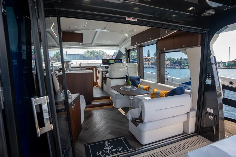 Slide: The Image of Galeon 450 HTC 2025 - 8