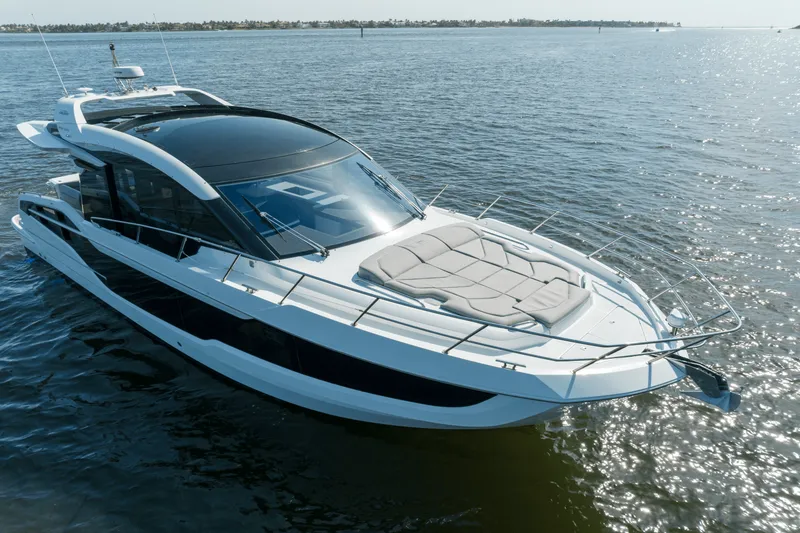 Slide: The Image of Galeon 450 HTC 2025 - 14