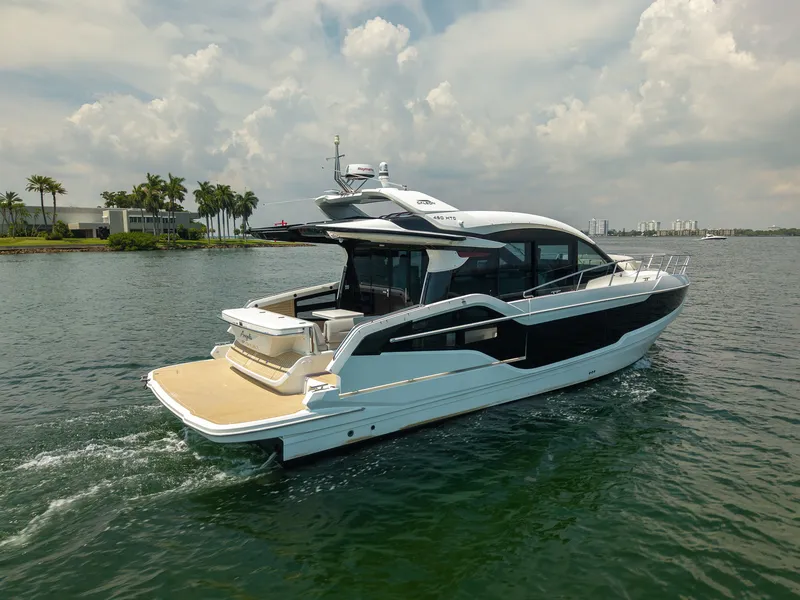 Slide: The Image of Galeon 450 HTC 2025 - 42