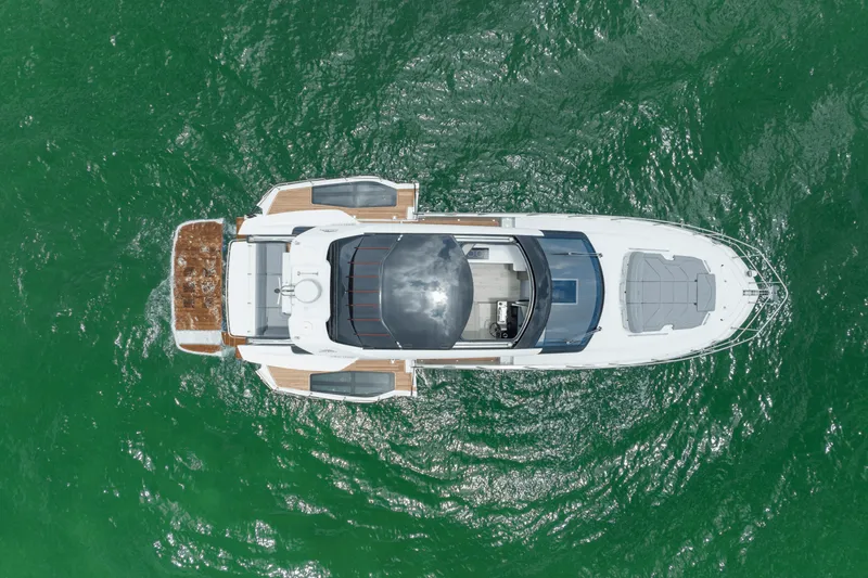 Slide: The Image of Galeon 450 HTC 2025 - 5