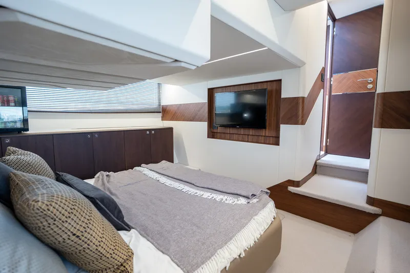Slide: The Image of Galeon 450 HTC 2025 - 25