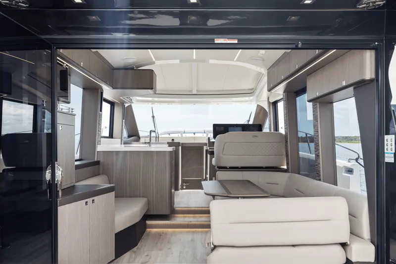 Slide: The Image of Galeon 450 HTC 2025 - 128