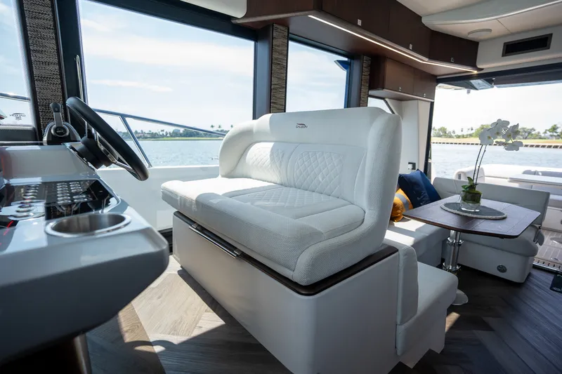 Slide: The Image of Galeon 450 HTC 2025 - 20