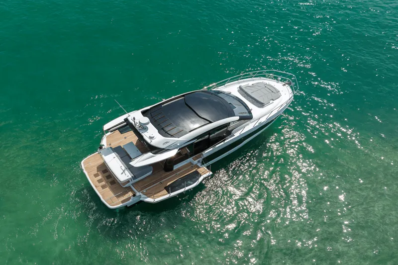 Slide: The Image of Galeon 450 HTC 2025 - 39