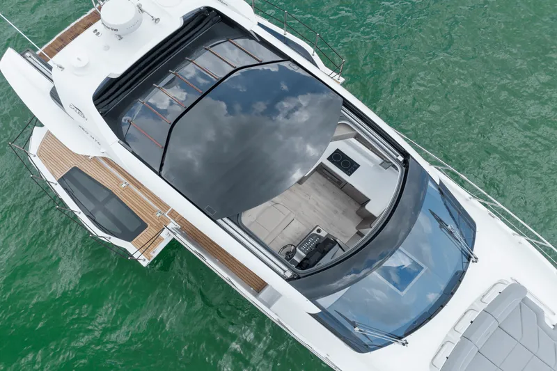 Slide: The Image of Galeon 450 HTC 2025 - 11