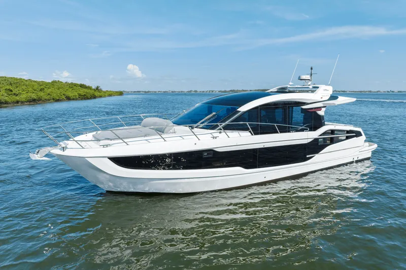 Slide: The Image of Galeon 450 HTC 2025 - 50