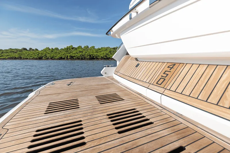 Slide: The Image of Galeon 450 HTC 2025 - 142