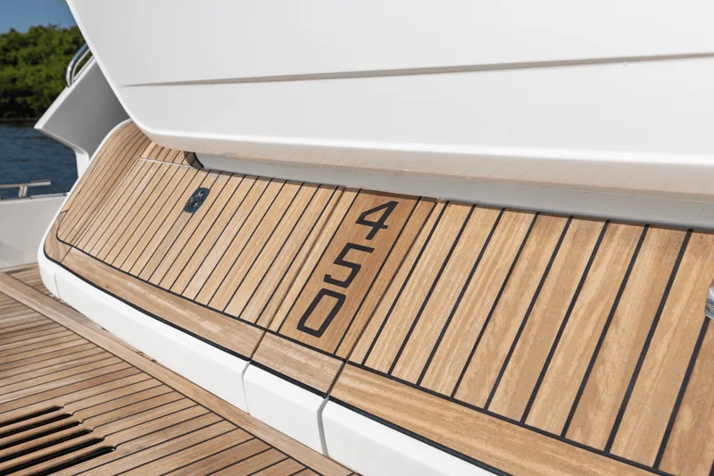 Slide: The Image of Galeon 450 HTC 2025 - 143