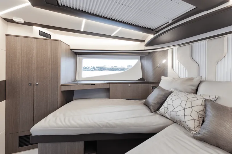 Slide: The Image of Galeon 450 HTC 2025 - 123