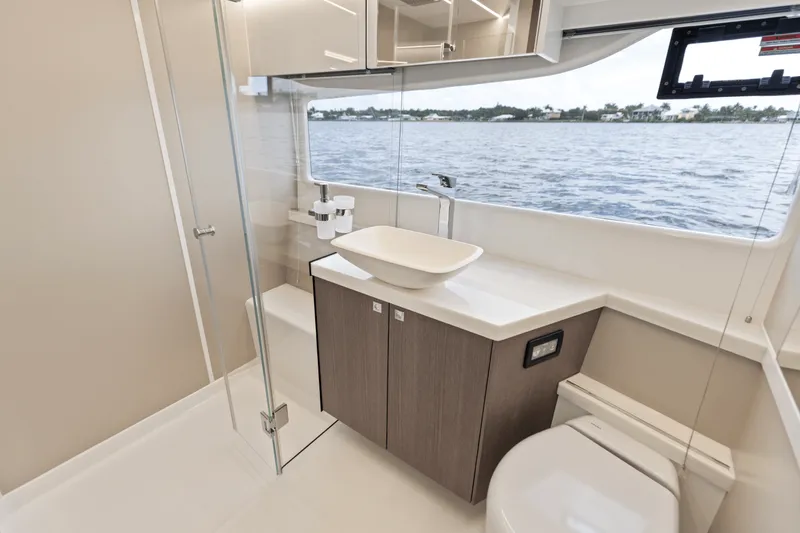 Slide: The Image of Galeon 450 HTC 2025 - 103