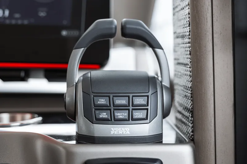 Slide: The Image of Galeon 450 HTC 2025 - 22
