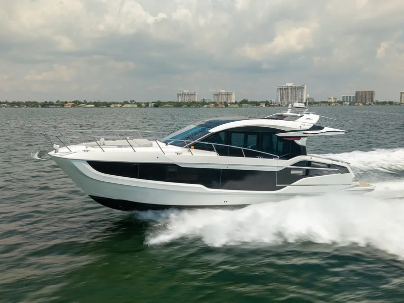 Slide: The Image of Galeon 450 HTC 2025 - 43
