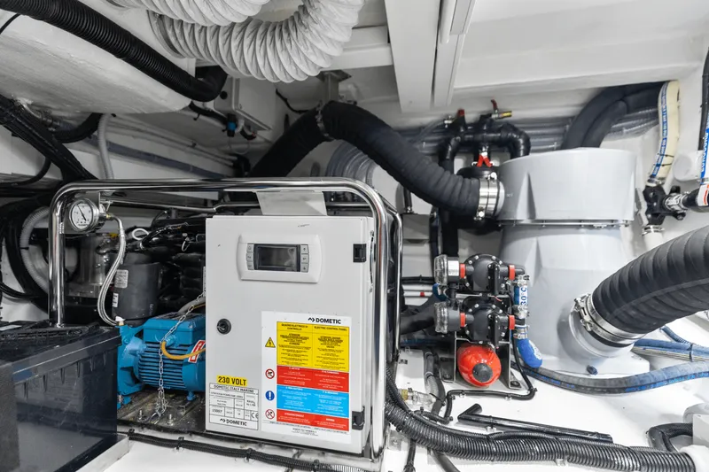 Slide: The Image of Galeon 450 HTC 2025 - 86